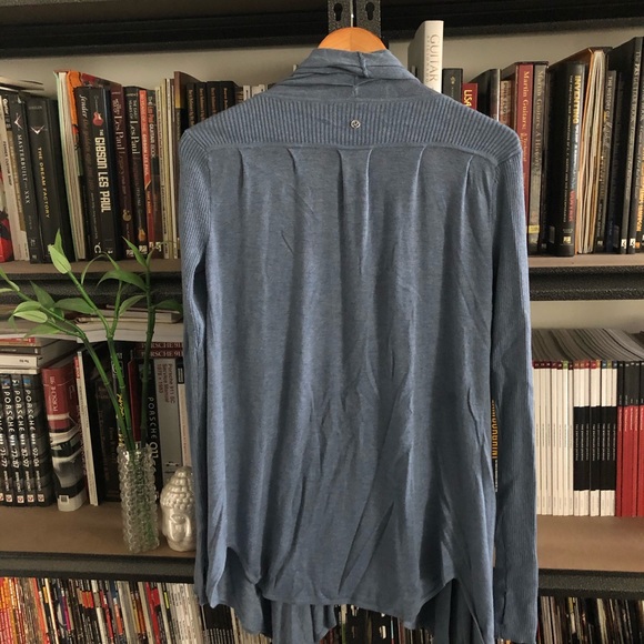 Lululemon Universal Wrap - Picture 6 of 16